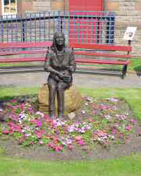 Statue of Linda